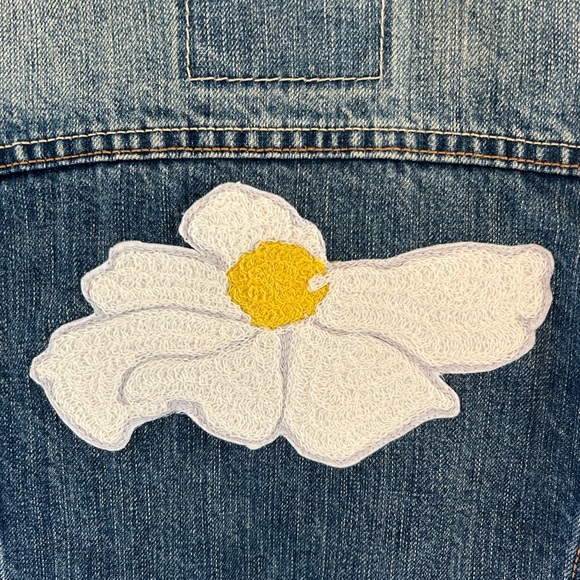 Levi’s Denim Jacket with Custom Flower Patchwork, Women’s Medium - Picture 4 of 4